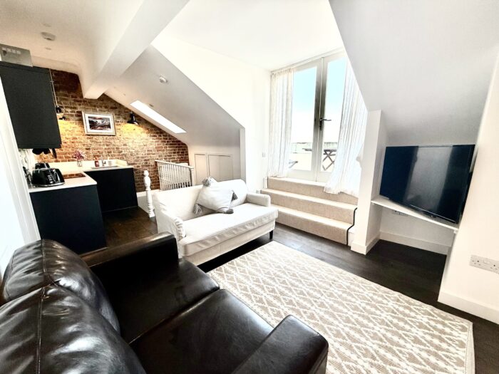 Brightons Boudoir - Image 9